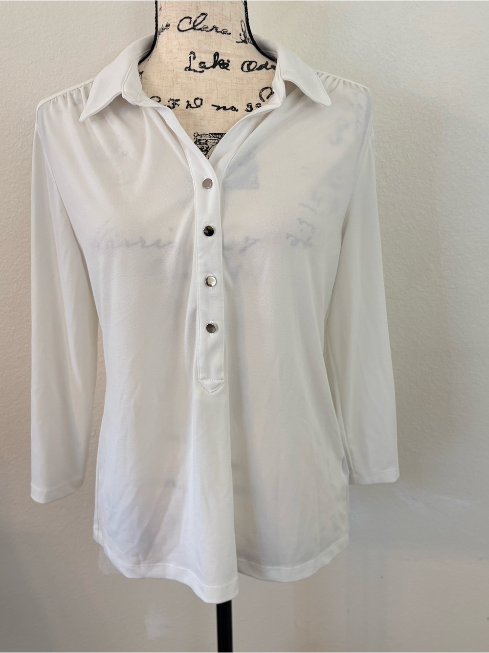 Women’s Premise Whitett Button-Front Collared Top